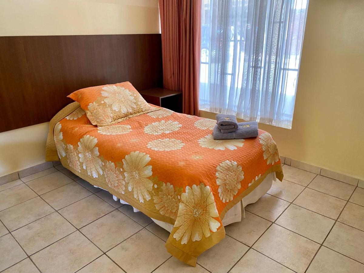 Hotel Mitru Тупіза Екстер'єр фото