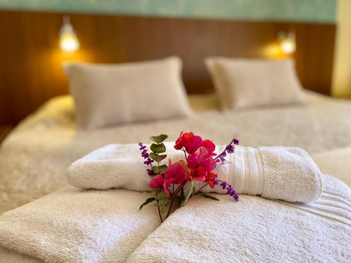 Hotel Mitru Тупіза Екстер'єр фото