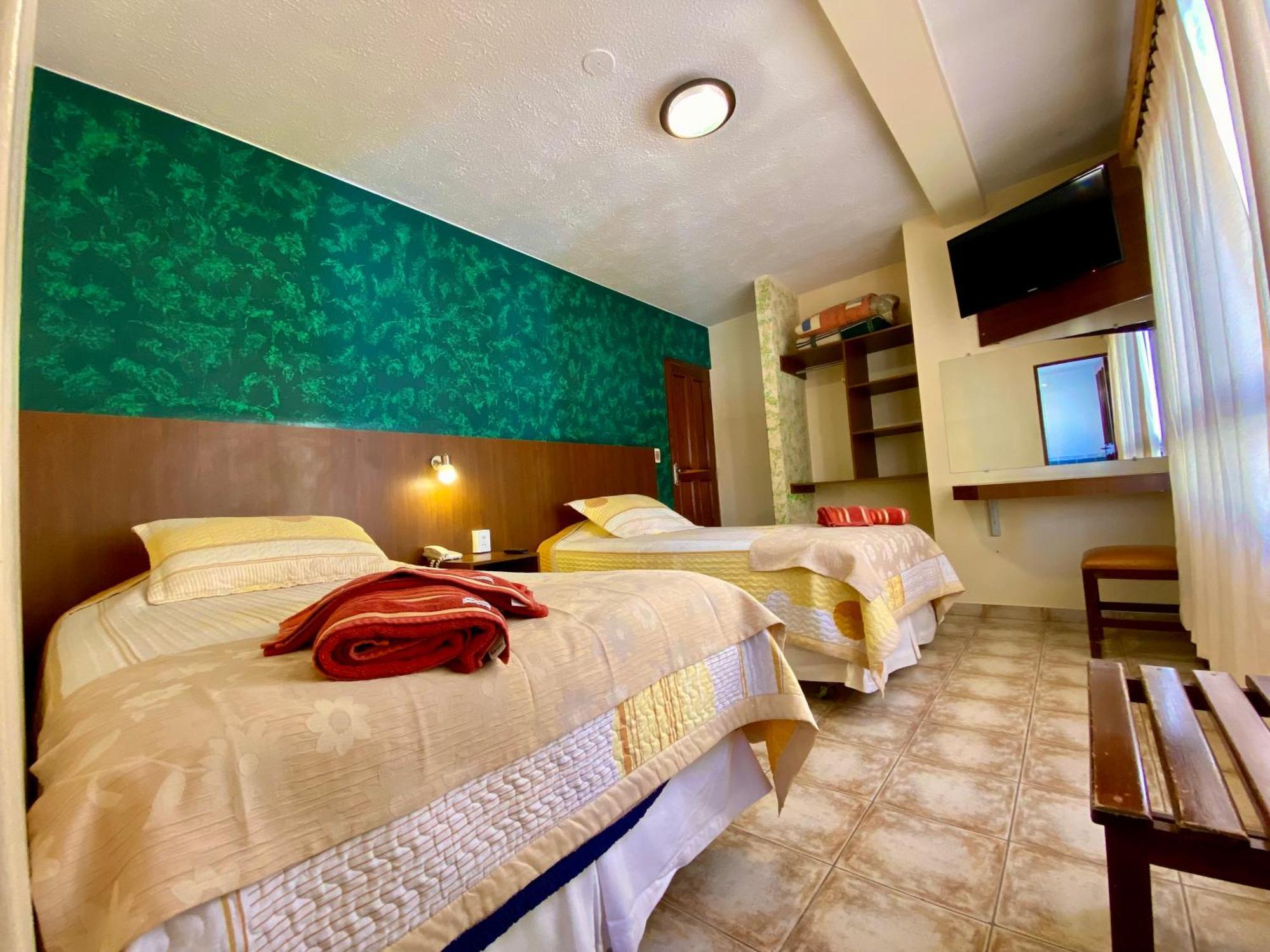 Hotel Mitru Тупіза Екстер'єр фото